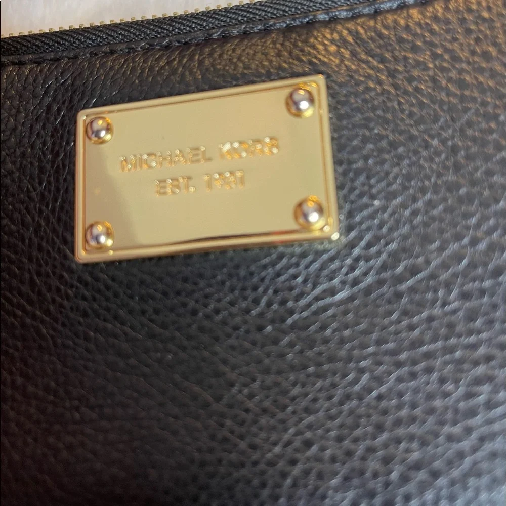 ❌❌❌❌Sold❌❌❌Authentic Michael Kors Wallet - Picture 2 of 8